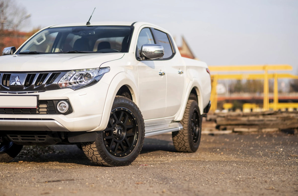 Alu kola Mitsubishi L200 Japan Racing JRX2 Matt Black