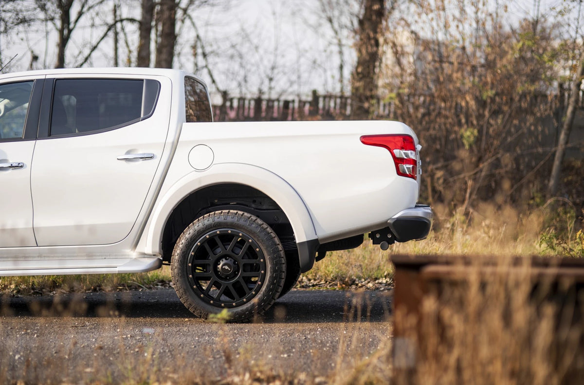 Alu kola Mitsubishi L200 Japan Racing JRX2 Matt Black