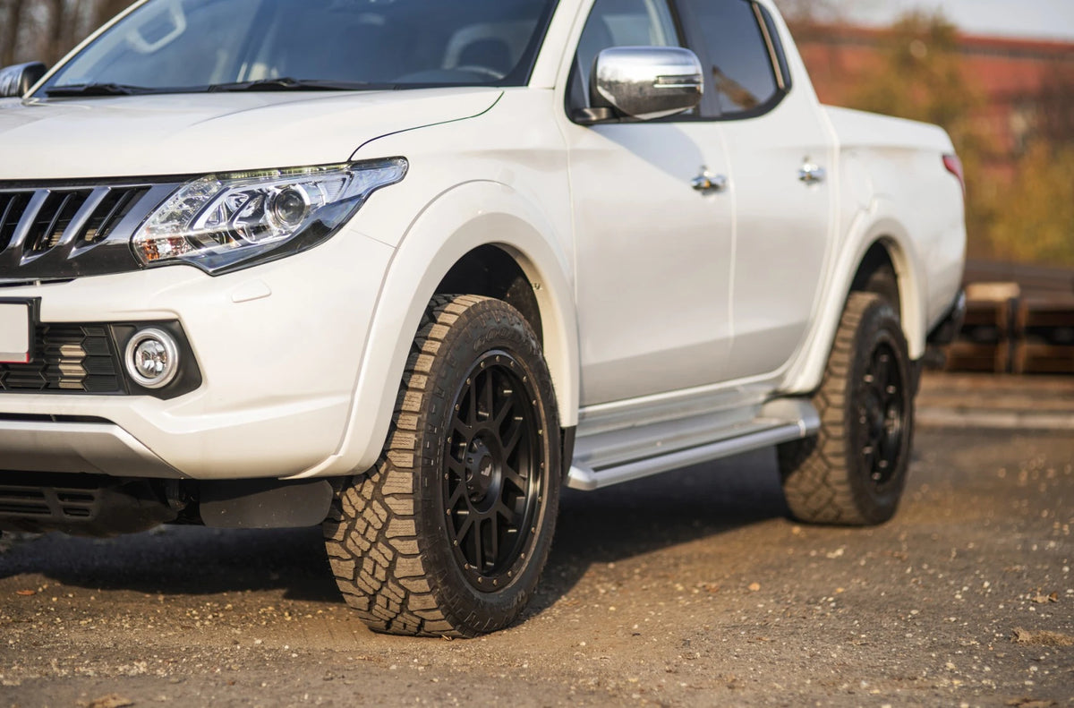 Alu kola Mitsubishi L200 Japan Racing JRX2 Matt Black