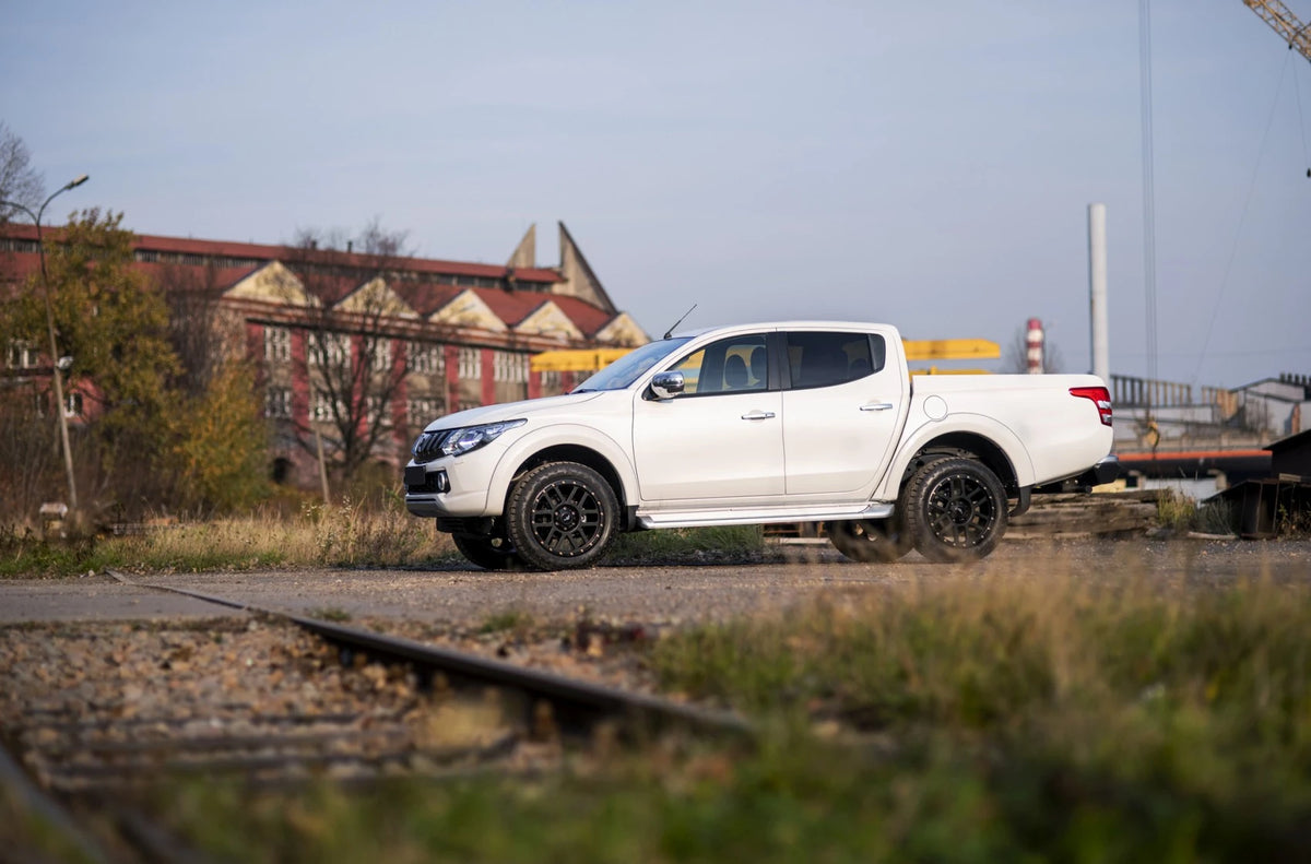 Alu kola Mitsubishi L200 Japan Racing JRX2 Matt Black
