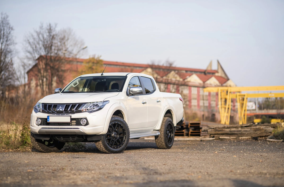 Alu kola Mitsubishi L200 Japan Racing JRX2 Matt Black