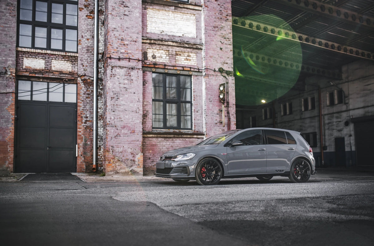 Volkswagen Golf R GTI