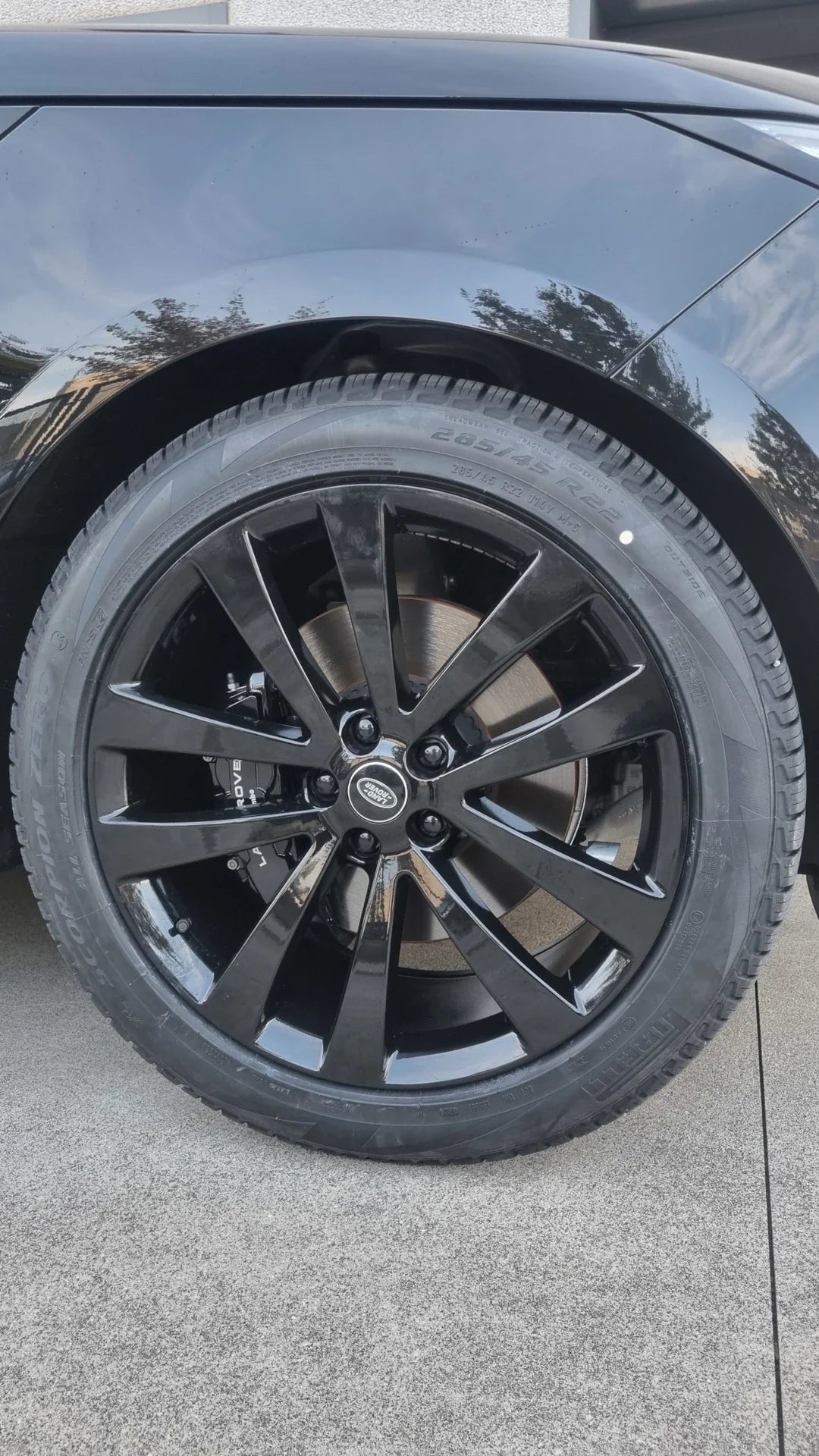 Alu kola pro Land Rover B1796 9.5x23 5x120 ET40 Black | Wheelsup.cz