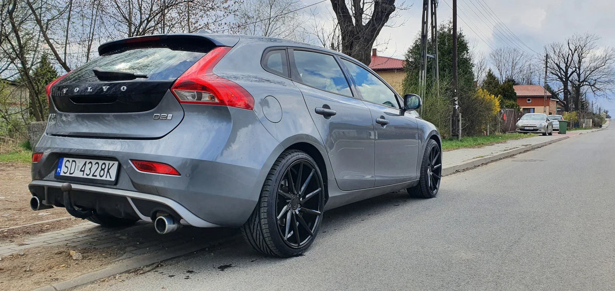 Alu kola Racing Line B1058 8.5x19 5x112 ET26 66.6 černá – na voze 1