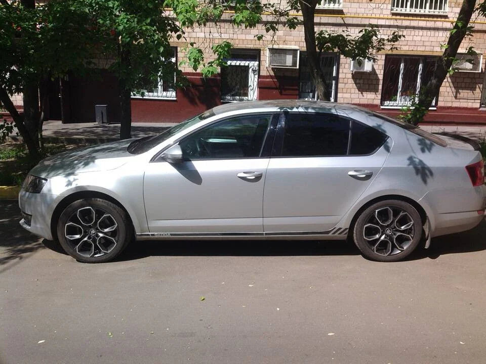 Alu kola pro Škoda SK516 8x18 5x112 ET45 57.1 Black Polished | Wheelsup.cz