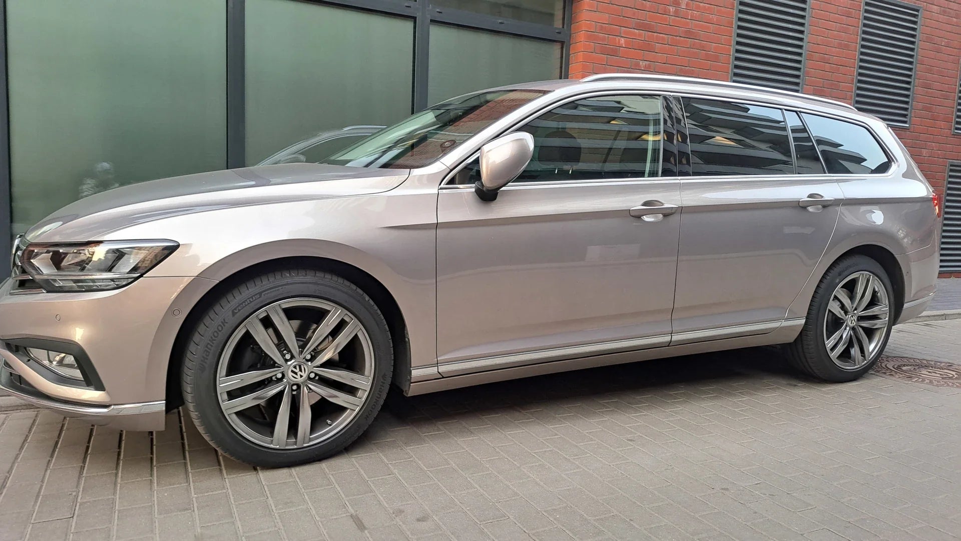 Alu kola pro Volkswagen XFC61 8x18 5x112 ET44 57.1 Hyper Black | Wheelsup.cz