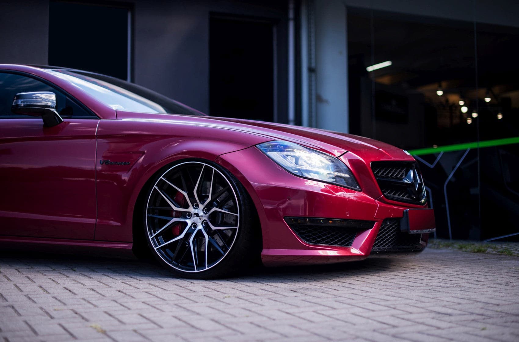 Alu kola Japan Racing JR28 20x8,5 ET40 5x108 Gloss Black Machined Face WheelsUp